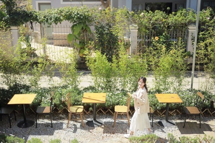 Quan Ca Phe Mo Cua Som O Da Lat 13