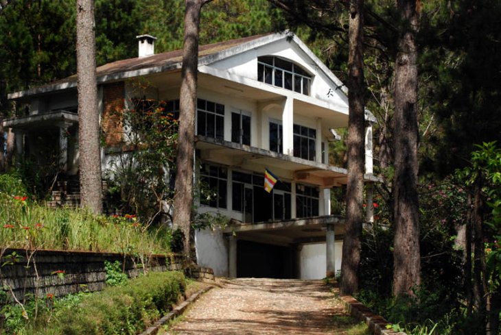 Ngoi Nha Ma Am Dau Deo Prennn