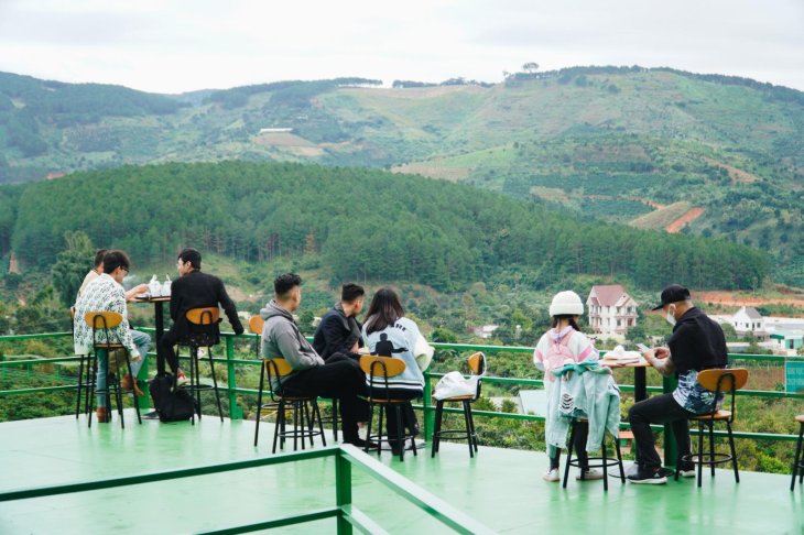 Chill tại Me Linh Coffee Garden