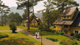 Làng Bình An Đà Lạt - Lạc vào ốc đảo hoa đầy mộng mơ trong hồ Tuyền Lâm