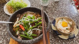 Trải nghiệm 5 quán bún bò thố đá Đà Lạt ú ụ, sôi sùng sục ai ai cũng xuýt xoa