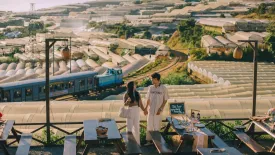 Tiệm cà phê Xóm Lèo Đà Lạt: Xèo xèo BBQ, chờ một chuyến tàu chở đầy hoàng hôn