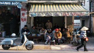 Đến cà phê Bà Năm sao tìm hoài không thấy bóng dáng Bà Năm đâu?