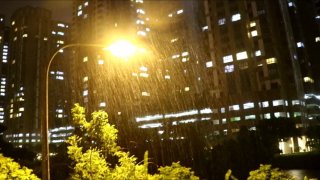 Vẻ đẹp nao lòng của những cơn mưa đêm Đà ở Đà Lạt