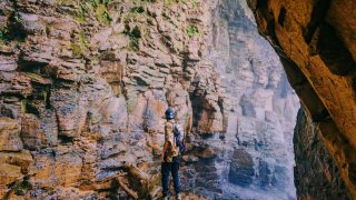 Khám phá hang động dưới chân thác Voi Lâm Đồng