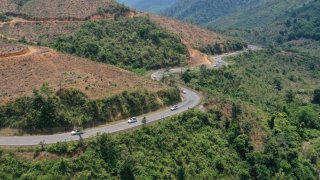  Vẻ đẹp của con đèo nối liền Biển và Hoa khiến dân phượt vừa mê vừa sợ