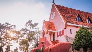 Nhà thờ Domain De Marie – Địa điểm công giáo sống ảo không góc chết