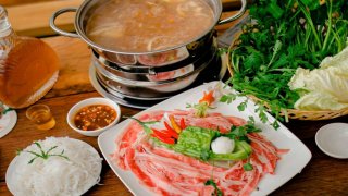 Ngon lạ miệng lẩu bò mắm ruốc