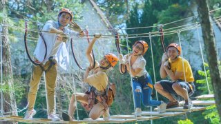 Thung Lũng Tình Yêu Đà Lạt gây ấn tượng mạnh với trò chơi Đi bộ trên không