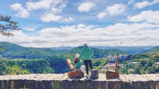 Bohem cafe Đà Lạt 'đốn tim' du khách với chiếc cầu gỗ thần thánh