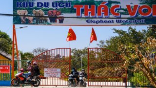 Lâm Đồng: Bị đình chỉ hoạt động, khu du lịch vẫn lén lút đón khách