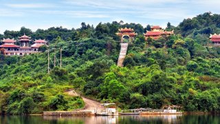 Cầu bình an tại 10 ngôi chùa Đà Lạt nổi tiếng nhất