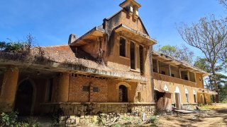 Bí ẩn hai ngôi mộ trong tu viện cổ Benedict ở Đà Lạt