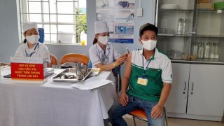 Lâm Đồng: Hỗ trợ tiêm vắc-xin Covid-19 cho người lao động