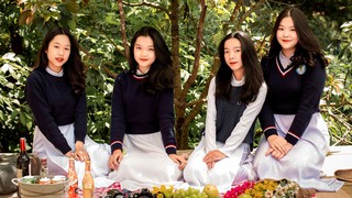 Nét duyên dáng của người con gái Đà Lạt qua những tà áo dài thướt tha