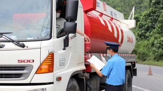 Lâm Đồng: Chỉ cho phép lái xe vận chuyển hàng hóa khi đã tiêm vaccine