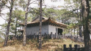 Khám phá lăng mộ bị lãng quên của cha Nam Phương Hoàng Hậu