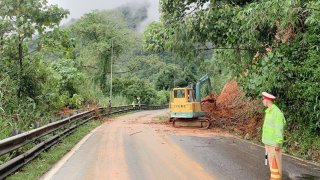 Lâm Đồng: Mưa lớn kéo dài, đèo Bảo Lộc tiếp tục sạt lở