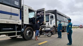 Tài xế uống rư.ợu, lái xe rời khu lưu trú phòng dịch Covid-19 bị phạt và trục xuất khỏi Lâm Đồng