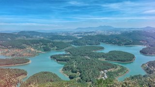 Lên đỉnh Pinhatt ngắm trọn hồ Tuyền Lâm trong tầm mắt