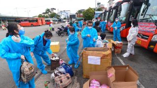 Lâm Đồng: Bỏ cách ly tập trung người đến từ vùng пɡuу сơ сао dù chưa tiêm vắc xin
