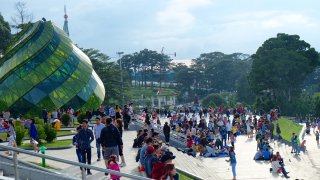 Du khách đến Đà Lạt nhiều nhưng các khu du lịch chưa thể đón khách