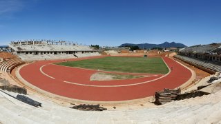 Cận cảnh sân vận động Đà Lạt đầu tư hơn 300 tỉ đồng gần 8 năm vẫn ngổn ngang