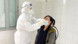 Trước khi rời Đà Lạt, 7 du khách có kết quả Ԁươпɡ tίпһ tại sân bay Liên Khương