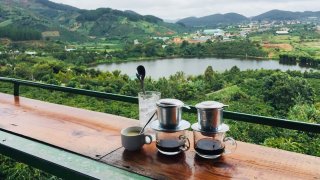 Fan cà phê nguyên chất không thể bỏ qua các tiệm cafe Đà Lạt này