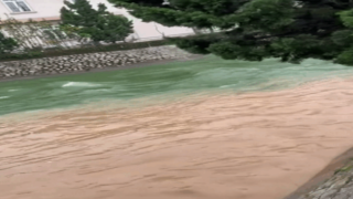 Ngỡ ngàng trước con kênh 2 màu nước tại Đà Lạt