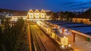 Hòa mình vào không gian âm nhạc miễn phí trên tàu cổ Đà Lạt