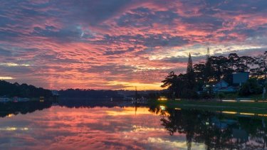 Bâng khuâng những chiều hoàng hôn tím mộng mơ nơi phố núi