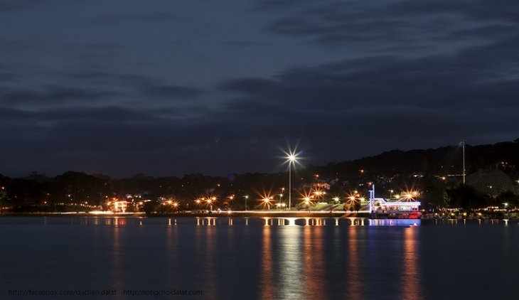 Thanh Pho Da Lat Ve Dem Ho Xuan Huong 1