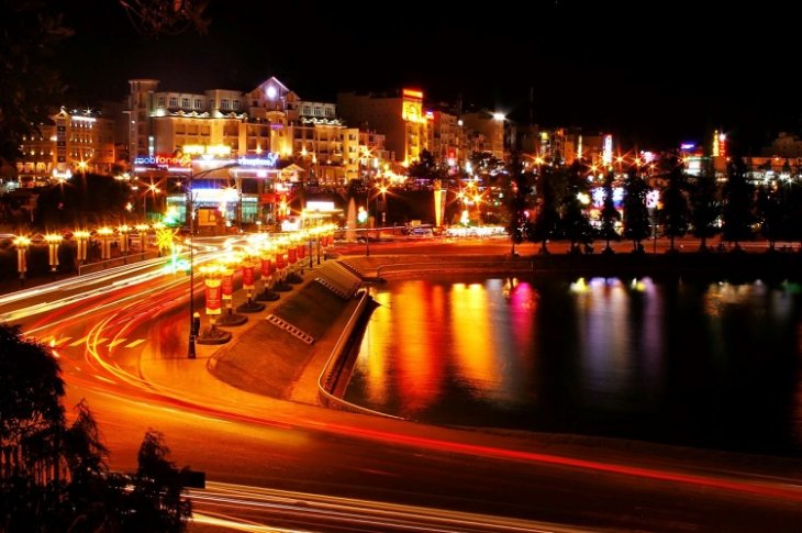 Thanh Pho Da Lat Ve Dem Ho Xuan Huong