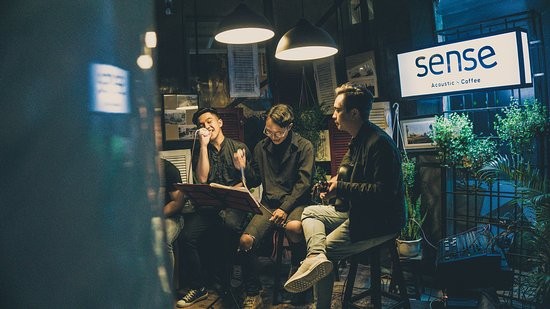 nghe nhac acoustic tai sense coffee da lat