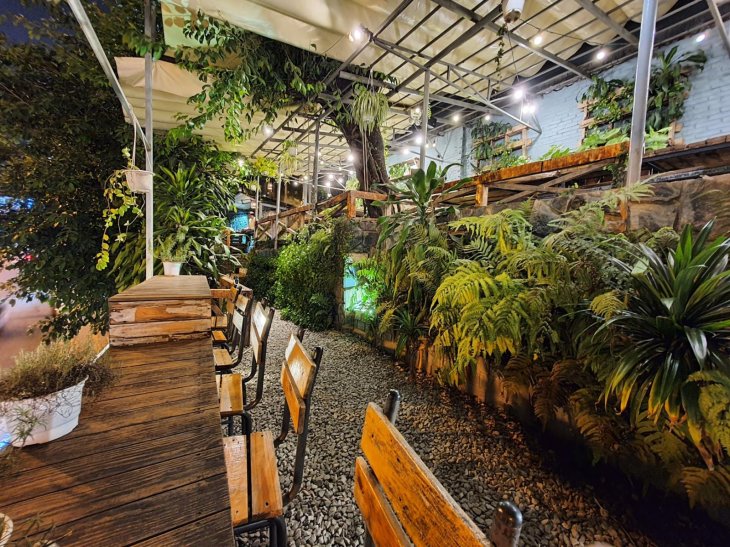 lối đi bên trong An Cafe