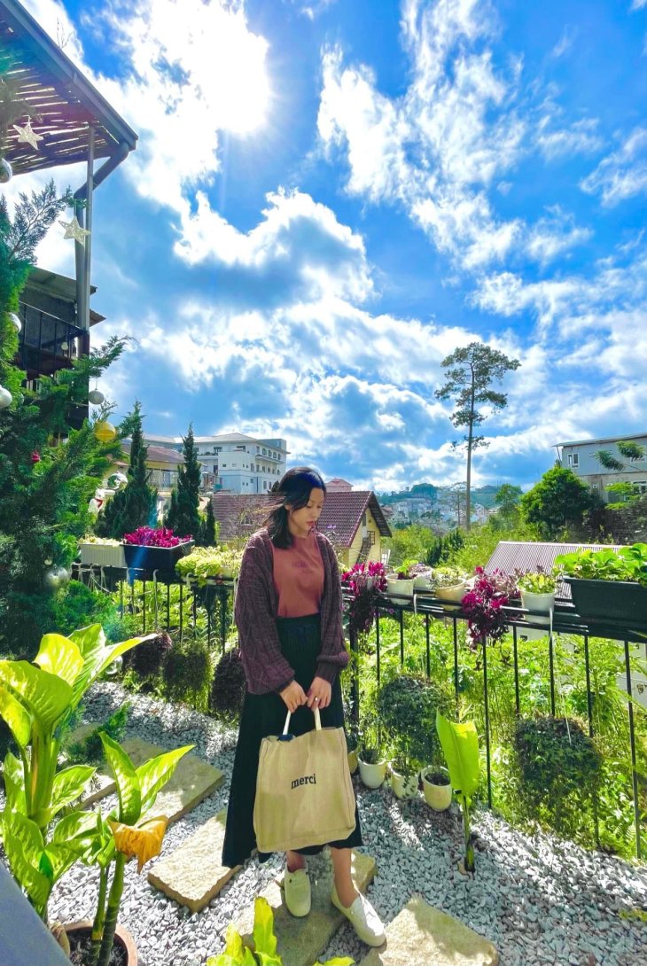 lối vào Nhà Lồng coffee