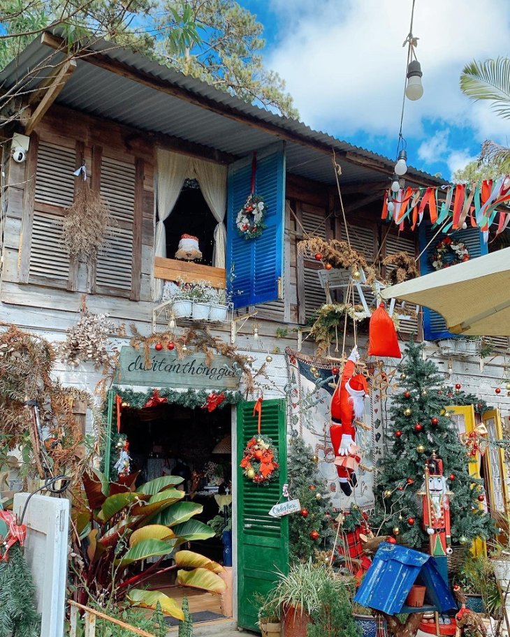 Duoi Tan Thong Gia Coffee House