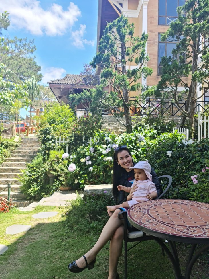 Vo Ha Tram Va Con Gai Tai Da Lat