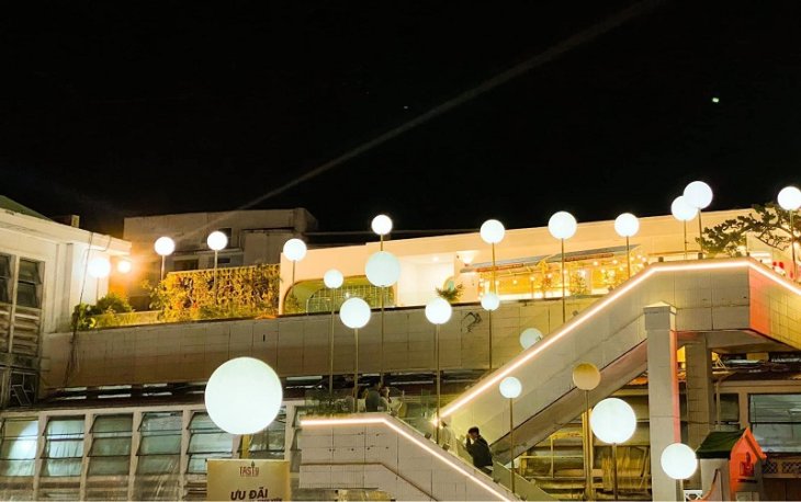 Cafe Tasty Acoustics Len Den