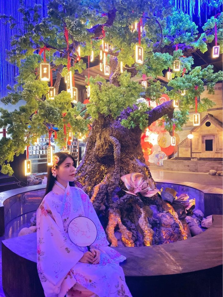 Cay Than Lap Lanh Tai Vuon Anh Sang