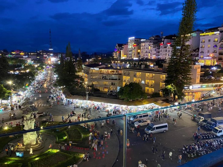 Ngam Cho Dem Tu Tren Cao