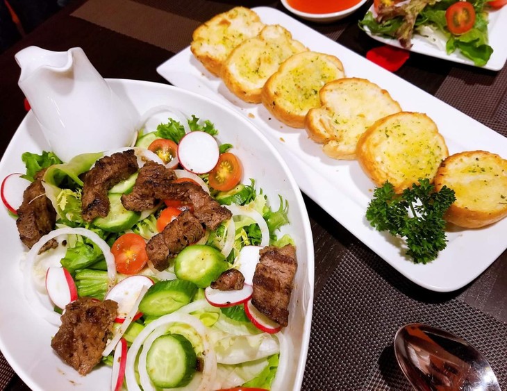 Nha Hang Lang Man O Da Lat Carrot Restaurant 2