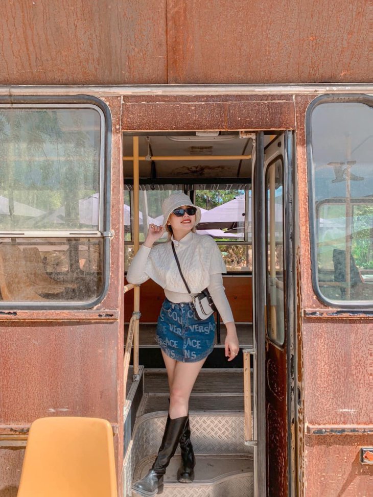 Ao Len Cach Dieu Chan Vay Jeans