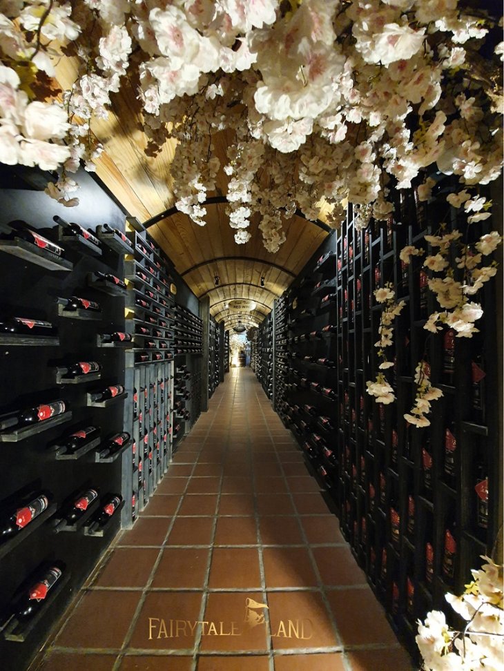 Ham Ruou Vang Tai Lang Co Tich