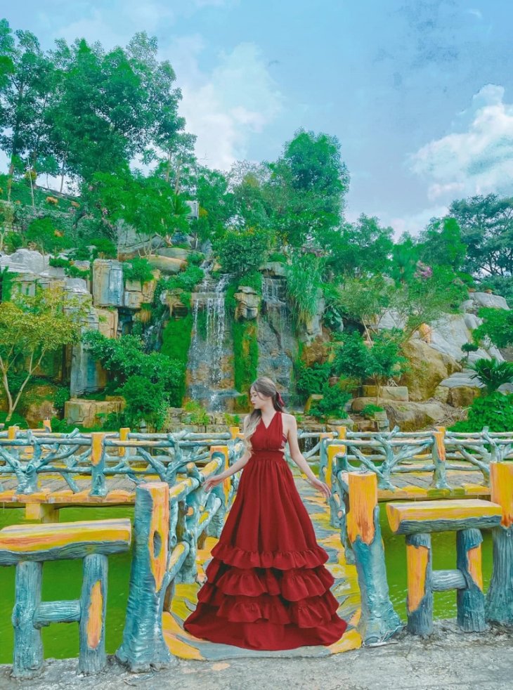 Tieu Canh Song Ao Tai Khu Du Lich Thuy Thuan