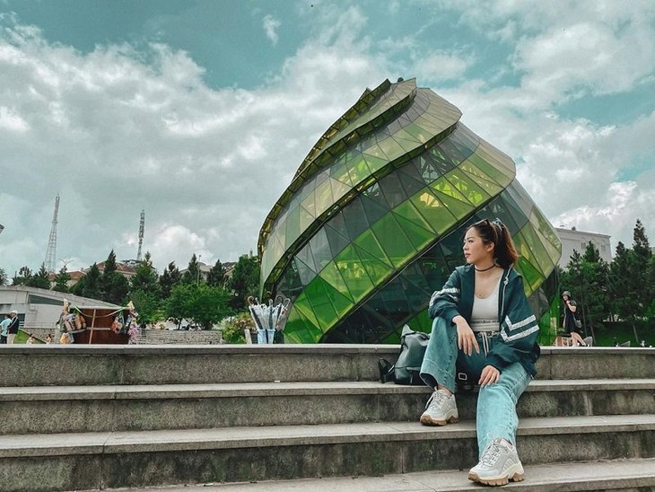 Set Do Chup Anh Lam Vien Square