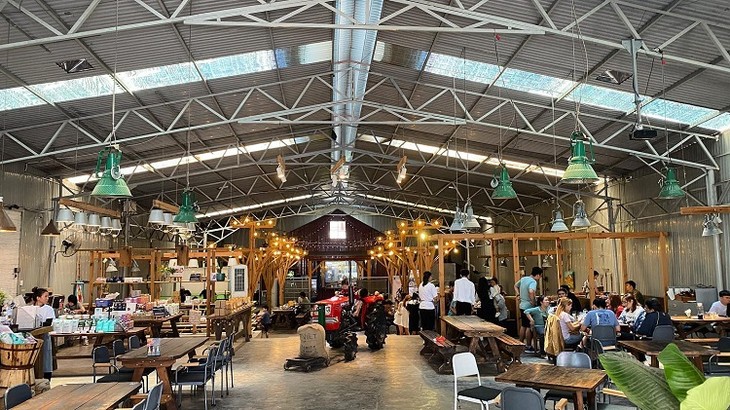 Quan Nuong Da Lat 5 Barn House BBQ and Beer