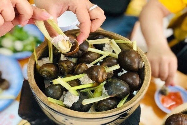 Ốc lúc nào cũng nóng hổi rất thích hợp cho những ngày mưa