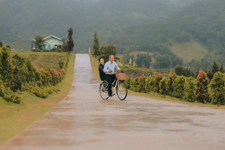 Nguoi Lon Tuoi O The Florest Da Lat